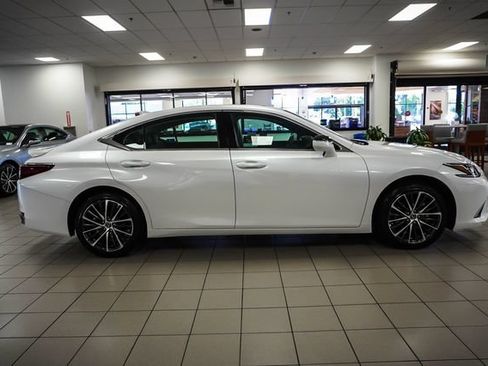 Certified 2025 Lexus ES 300h w/ Premium Package FWD image 5