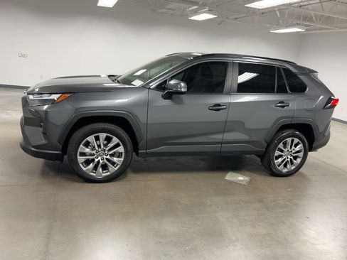 Used 2022 Toyota RAV4 XLE Premium image 2