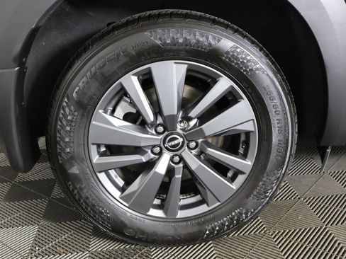 Used 2024 Nissan Pathfinder S image 18