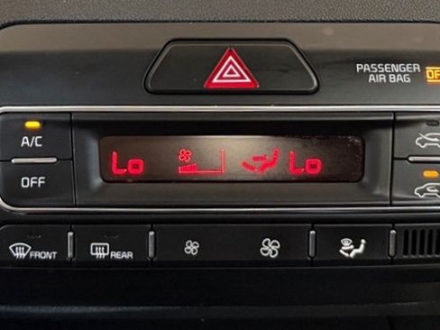 Used 2019 Kia Sorento AWD V6 image 23