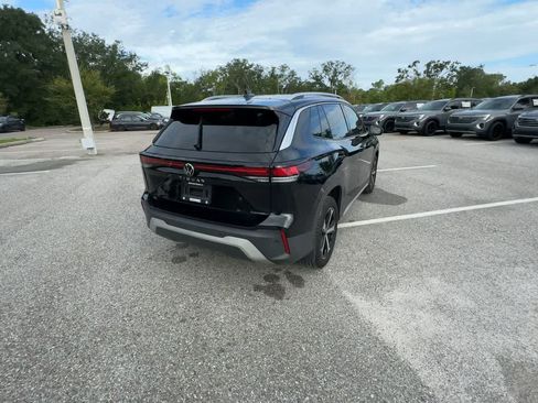 Used 2025 Volkswagen Tiguan SE FWD image 7