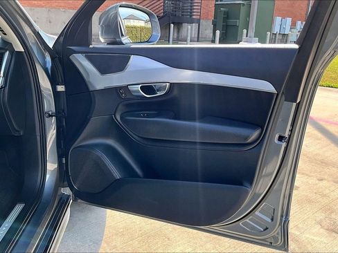 Used 2018 Volvo XC90 T6 Momentum w/ Convenience Package AWD/4WD image 19