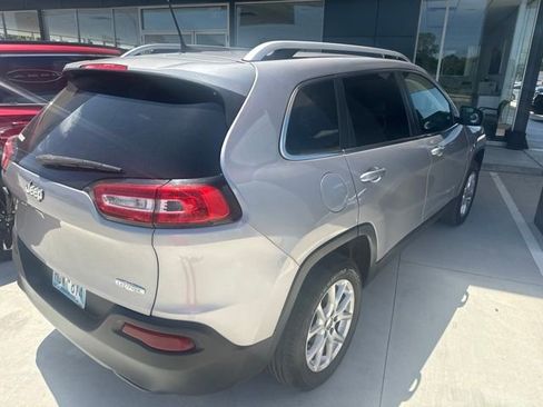 Used 2018 Jeep Cherokee Latitude Plus FWD image 4