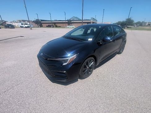 Used 2024 Toyota Corolla SE w/ SE Convenience Package FWD image 10