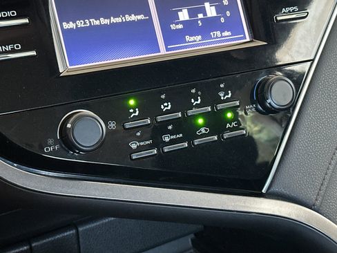 Used 2018 Toyota Camry LE FWD image 19