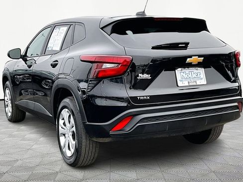 Used 2025 Chevrolet Trax LS image 13