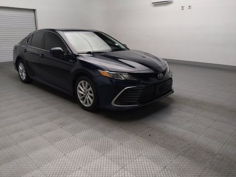 Used 2021 Toyota Camry LE image 13