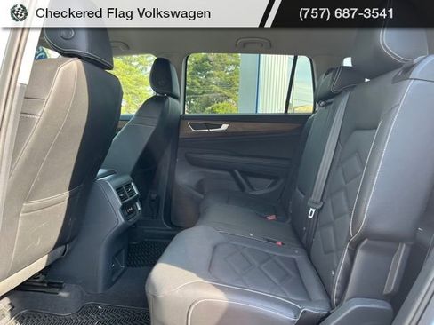 Used 2025 Volkswagen Atlas SE image 25