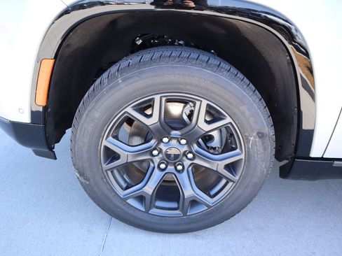 New 2026 Jeep Grand Wagoneer Limited w/ Premium Group II image 20