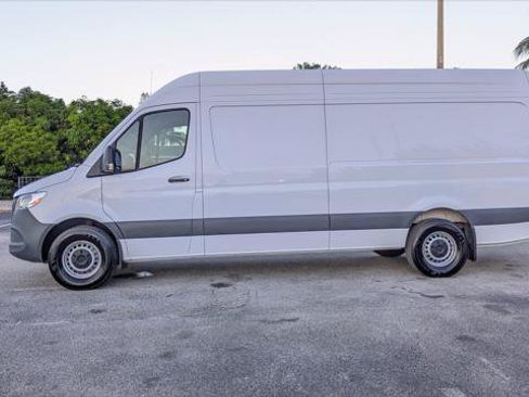 Used 2025 Mercedes-Benz Sprinter 2500 image 3