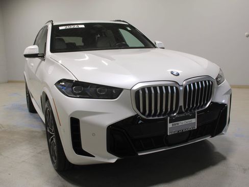 Used 2024 BMW X5 xDrive40i w/ M Sport Package AWD/4WD image 14
