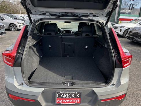 Used 2025 Volvo XC40 B5 Core w/ Climate Package image 12