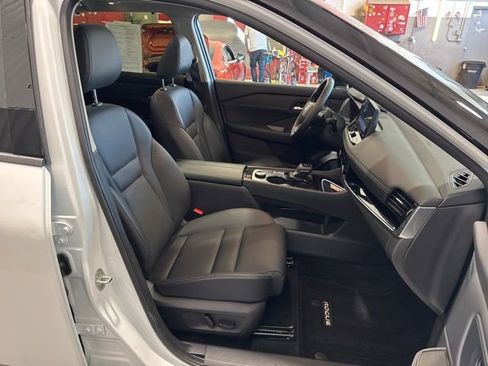 Used 2025 Nissan Rogue SL w/ SL Premium Package AWD/4WD image 20