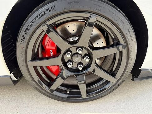 Used 2016 Ford Mustang Shelby GT350R w/ GT350R Equipment Group 920A image 29