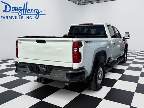 Used 2024 Chevrolet Silverado 2500 LT AWD/4WD image 5