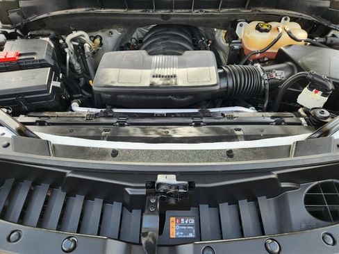 Used 2022 Chevrolet Suburban Z71 w/ Luxury Package AWD/4WD image 32