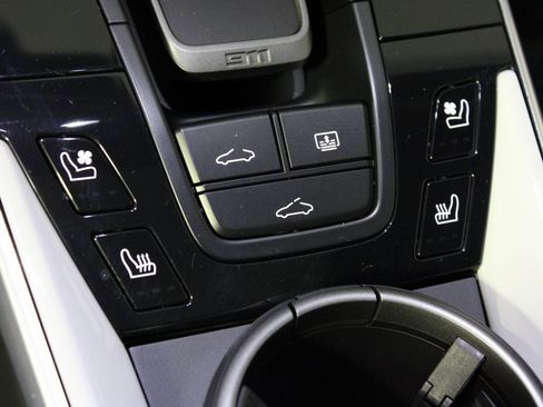 Certified 2024 Porsche 911 Carrera 4 image 31