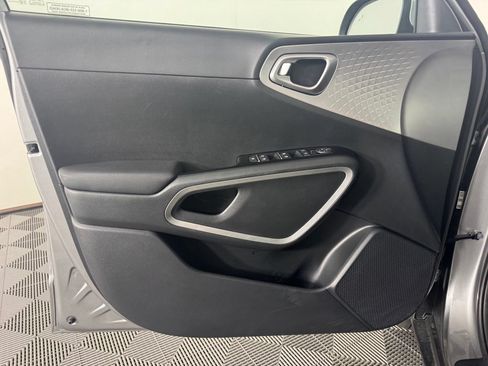 Used 2025 Kia Soul LX FWD image 10