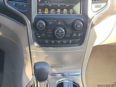 Used 2017 Jeep Grand Cherokee Overland image 22