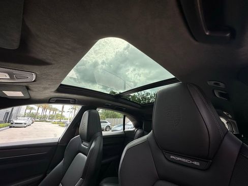 Certified 2025 Porsche Macan Turbo Electric AWD/4WD image 26