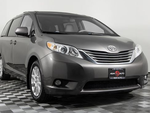 Used 2013 Toyota Sienna XLE image 11