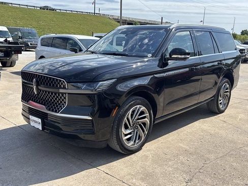 Used 2025 Lincoln Navigator Reserve AWD/4WD image 12