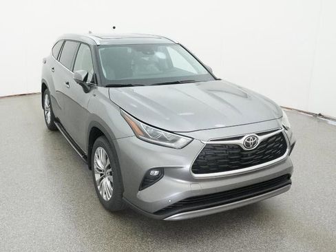 New 2026 Toyota Highlander Platinum image 14
