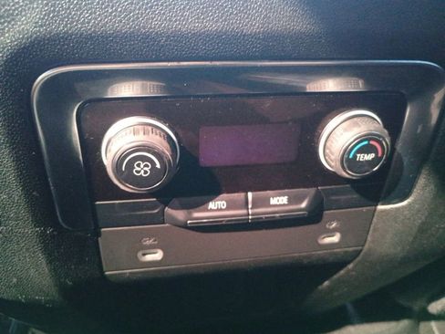 Used 2022 Chevrolet Suburban Z71 image 39