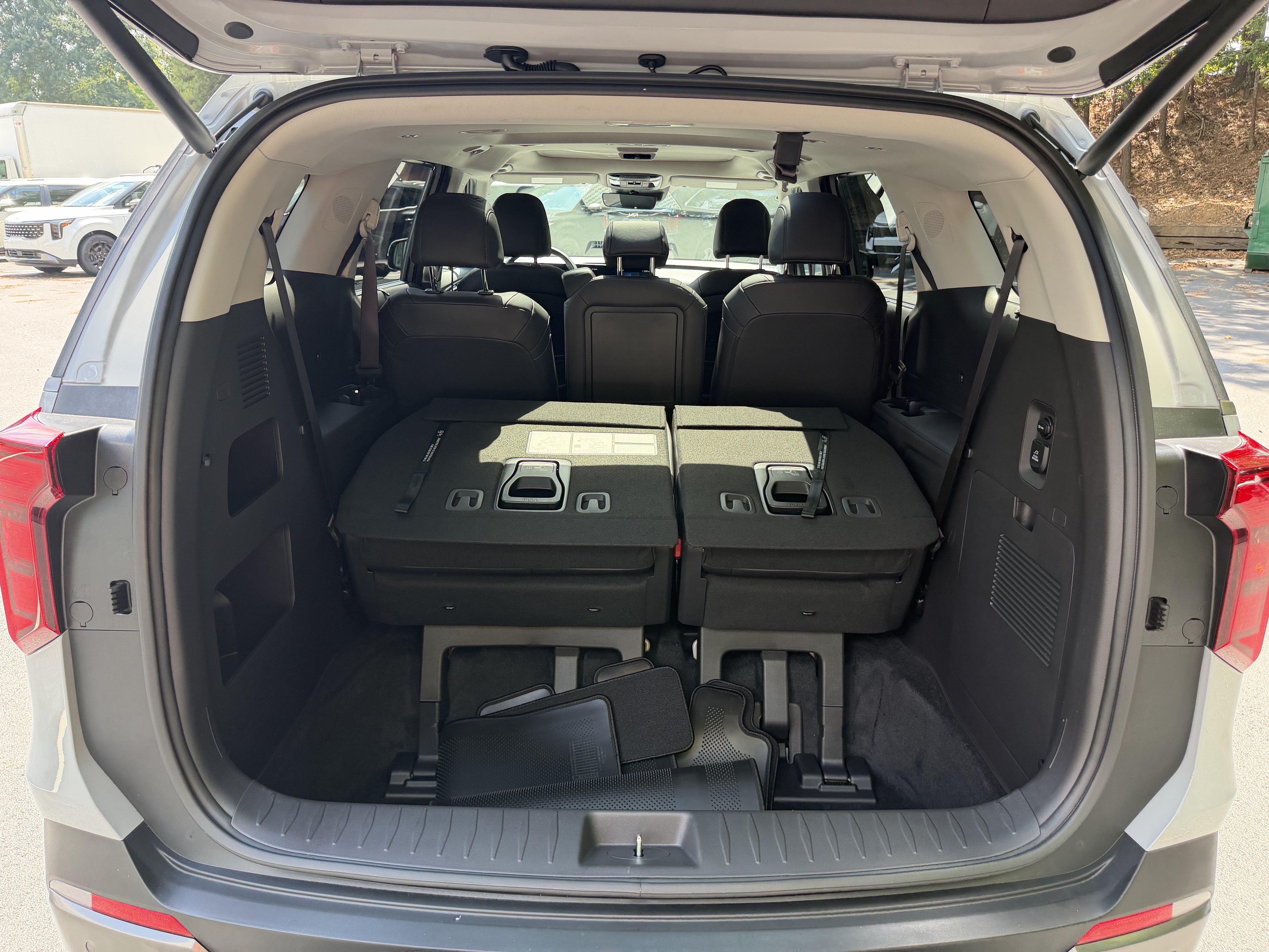 Certified 2026 Kia Carnival SX FWD image 17