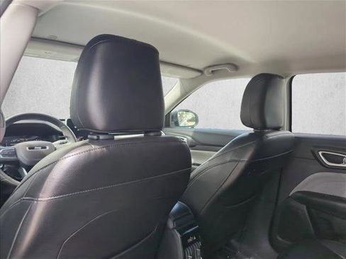 Used 2022 Jeep Compass Latitude image 11