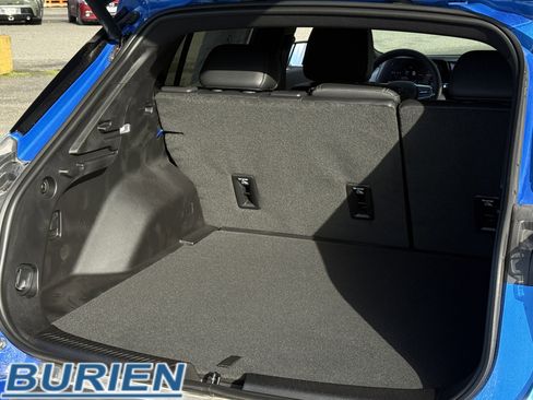 New 2026 Chevrolet Equinox EV LT image 32