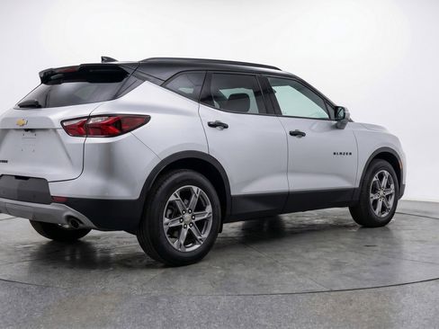 Used 2025 Chevrolet Blazer LT FWD image 9