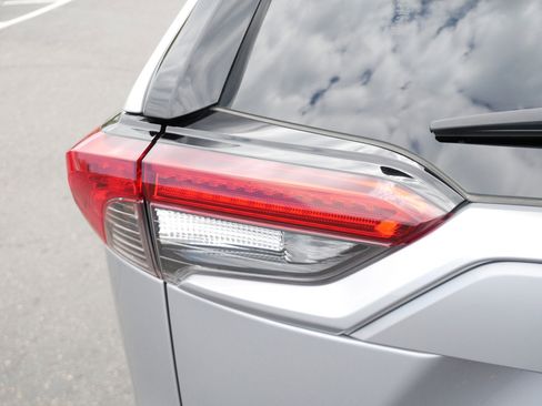 Certified 2023 Toyota RAV4 LE AWD/4WD image 17