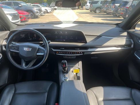 Used 2025 Cadillac XT4 Premium Luxury FWD image 9