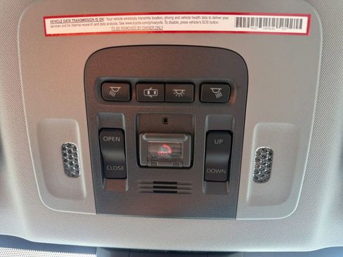 Used 2020 Toyota Camry SE w/ Moonroof Package image 31