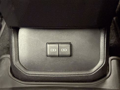 Used 2023 Toyota Highlander LE FWD image 35