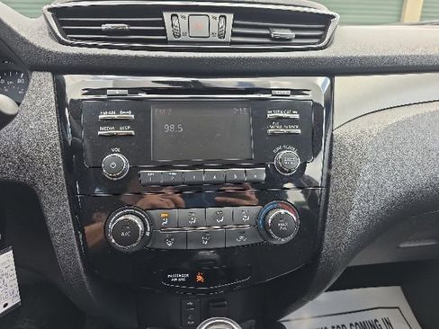 Used 2018 Nissan Rogue Sport S w/ S Appearance Package AWD/4WD image 21