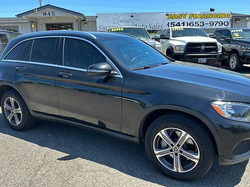 Used 2019 Mercedes-Benz GLC 300 4MATIC image 2