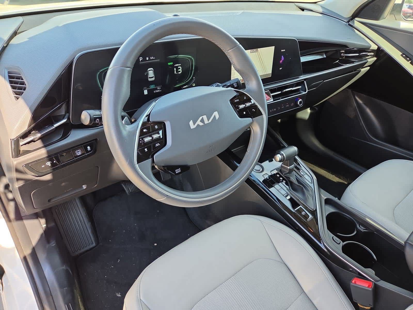 Certified 2023 Kia Niro EX FWD image 2