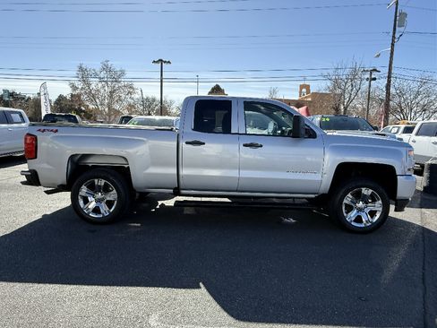 Used 2018 Chevrolet Silverado 1500 Custom w/ Custom Value Package AWD/4WD image 4