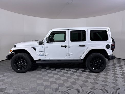 Used 2021 Jeep Wrangler Unlimited Sahara w/ Cold Weather Group image 15