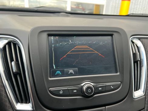 Used 2017 Chevrolet Malibu LT image 22