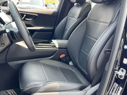 Used 2025 Mercedes-Benz GLC 300 4MATIC image 18