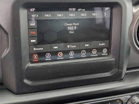 Used 2023 Jeep Gladiator Sport image 22