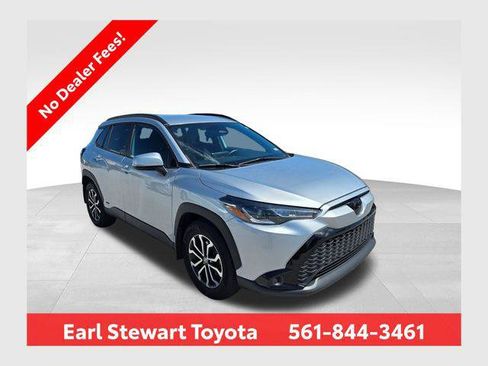 Certified 2024 Toyota Corolla Cross SE image 1