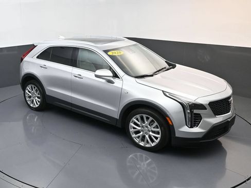 Used 2020 Cadillac XT4 Luxury w/ Cold Weather Package FWD image 16