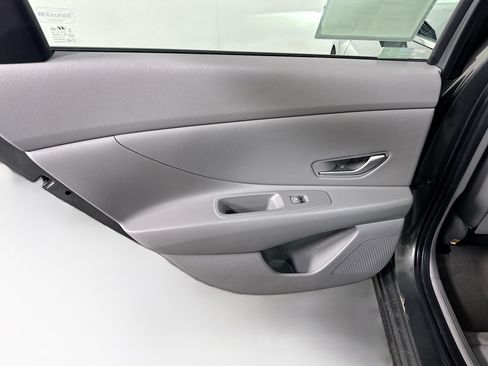 Used 2025 Hyundai Elantra SEL FWD image 27