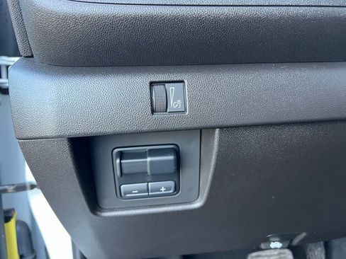 Used 2024 Chevrolet Colorado Trail Boss w/ Technology Package image 51