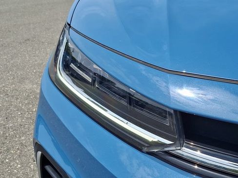 Used 2025 Volkswagen Jetta SE FWD image 9