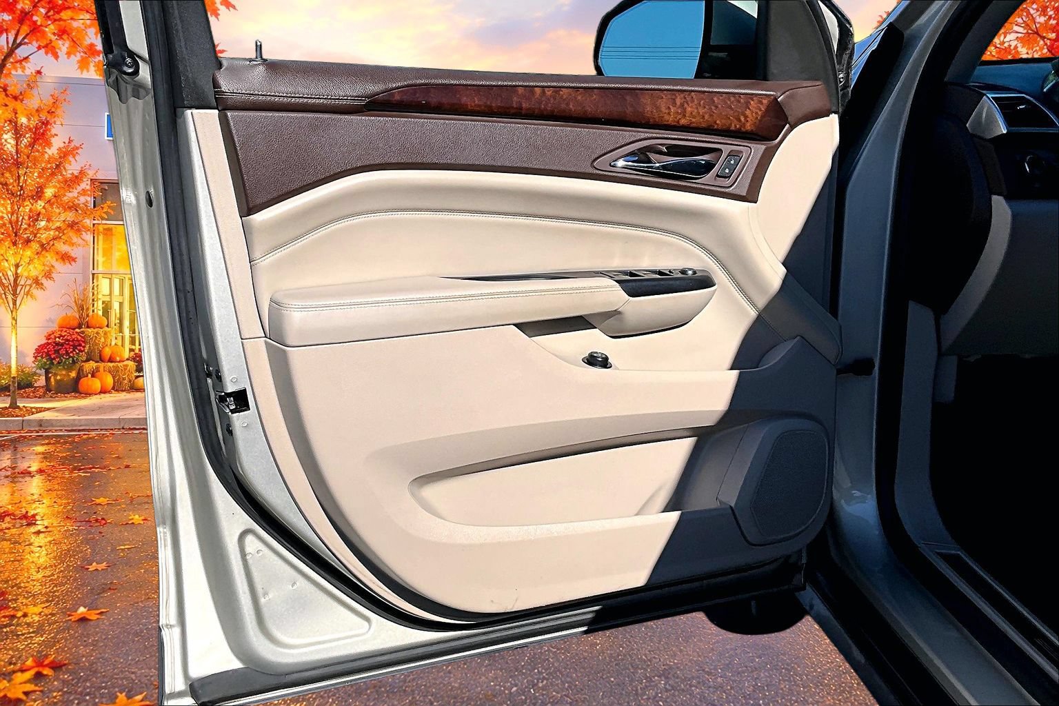 Used 2015 Cadillac SRX Luxury w/ Driver Awareness Package FWD image 19
